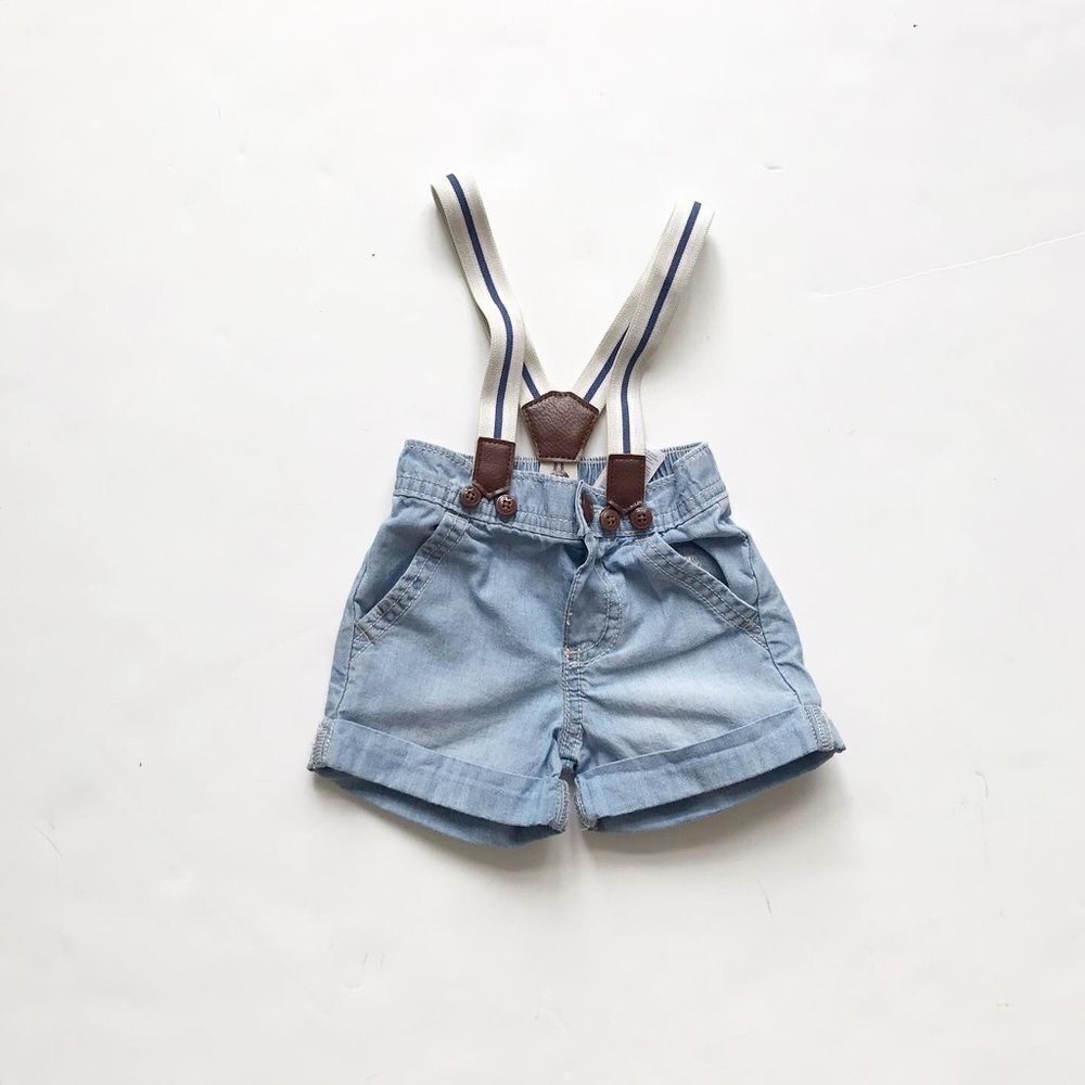 Oshkosh light chambray suspender shorts EUC 0-3m